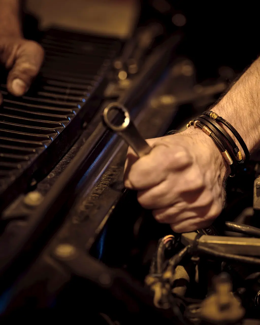 Professional Roadside Assistance Mechanic